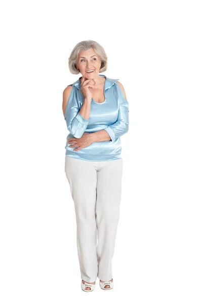 Lächelnde Seniorin Posiert Isoliert Auf Weißem Hintergrund — Stockfoto