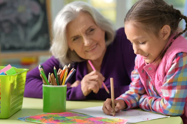 Mormor Och Barnbarn Ritning Tillsammans — Stockfoto