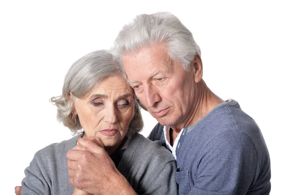 Triste Casal Sênior Posando Juntos Isolado Fundo Branco — Fotografia de Stock