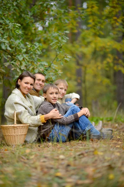 Family of four in park — Stock Photo, Image