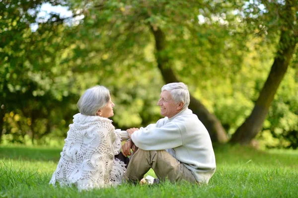 Elderly couple in nature — Stock Photo, Image