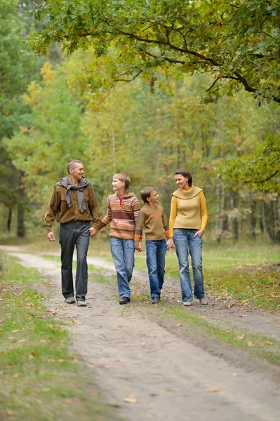 Family of four in park — Stock Photo, Image