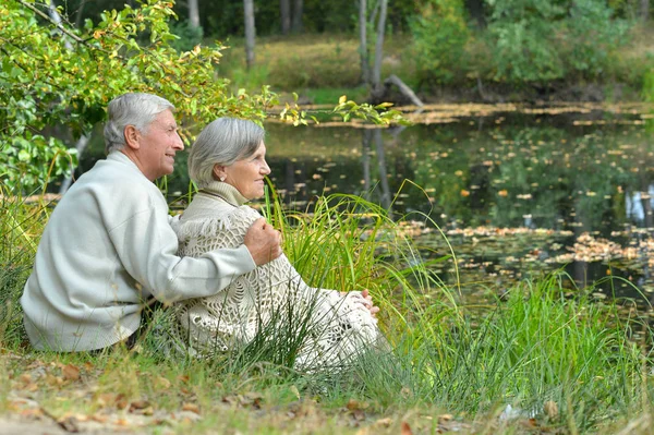 Elderly couple in nature — Stock Photo, Image