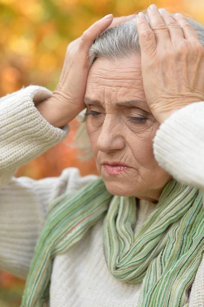 Portrait Sad Senior Woman Headache Park — Stock Photo, Image