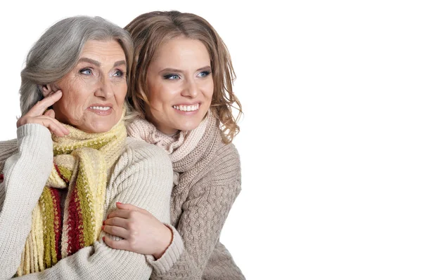 Portret Van Gelukkig Senior Vrouw Met Dochter Geïsoleerd Wit — Stockfoto