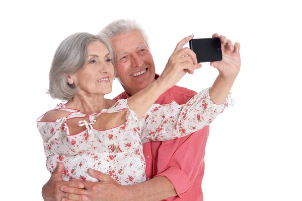 Retrato Casal Sênior Tomando Selfie Isolado Fundo Branco Comprimento Total — Fotografia de Stock