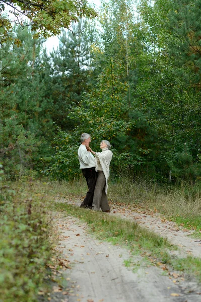 Old couple at park — Stock Photo, Image