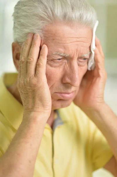 Porträt Eines Traurigen Seniors Mit Kopfschmerzen Hause — Stockfoto