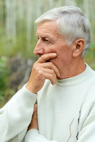 Elderly man in park — Stock Photo, Image