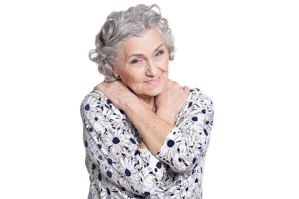 Προσωπογραφία Της Όμορφης Ηλικιωμένης Γυναίκας Που Ποζάρει Απομονωμένη Λευκό Φόντο — Φωτογραφία Αρχείου