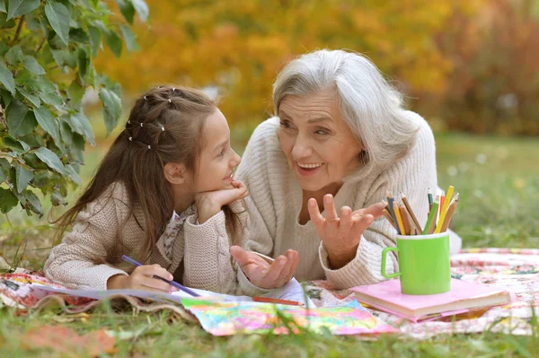 Girl with her grandmother drawing — Stock Photo, Image