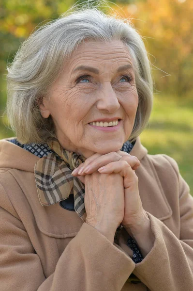 Happy Senior Woman Park — Stock Photo, Image