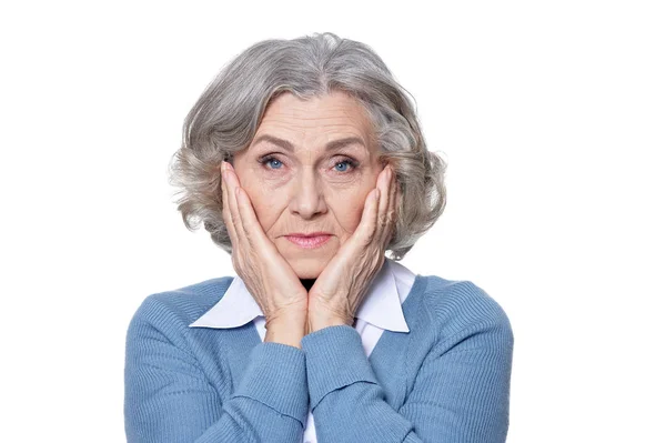 Портрет Красивой Грустной Пожилой Женщины Позирующей Белом Фоне — стоковое фото