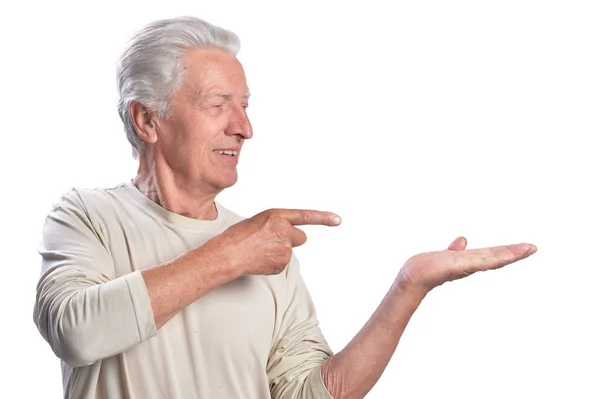 Feliz Homem Sênior Apontando Para Direita Isolado Fundo Branco — Fotografia de Stock