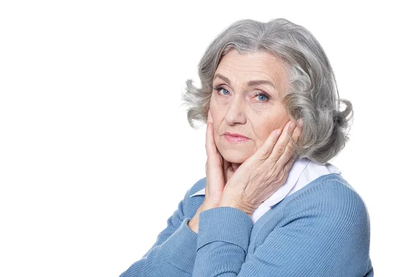 Portrét Krásné Smutné Senior Ženy Představují Izolovaných Bílém Pozadí — Stock fotografie