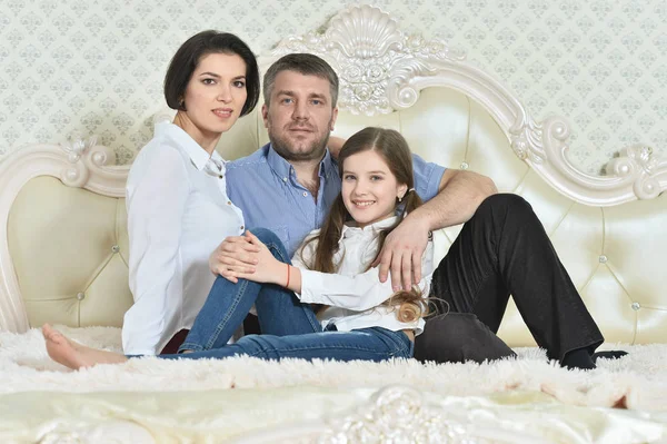 Happy Parents Daughter Posing Room — Stock Photo, Image