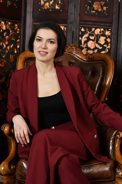Portrait Young Woman Sitting Chair — Stock Photo, Image