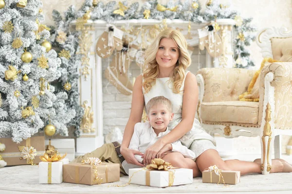 Portrait Beautiful Young Woman Son Posing Room Decorated Christmas Holiday — Stock Photo, Image