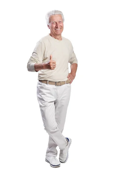 Портрет Улыбающегося Пожилого Человека Показывающего Большой Палец Белом Фоне — стоковое фото