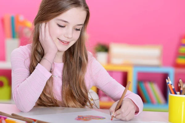 Menina Feliz Bonito Desenho Com Lápis Casa — Fotografia de Stock