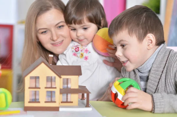 Glückliche Familienzeichnung — Stockfoto