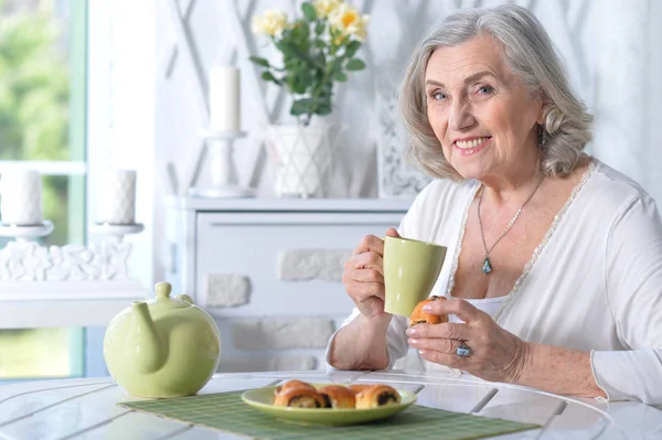 Retrato Mujer Mayor Desayunando — Foto de Stock