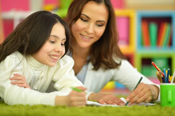 Mother Daughter Drawing Together Home — Stock Photo, Image
