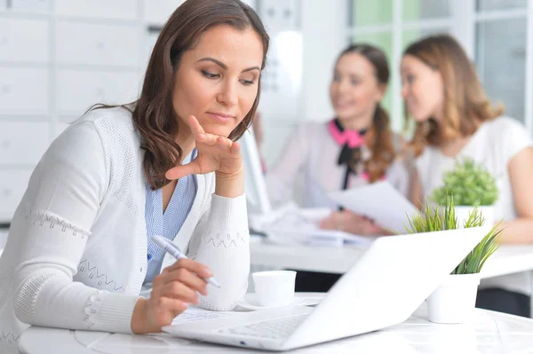 Young Women Working Modern Office — Stock Photo, Image
