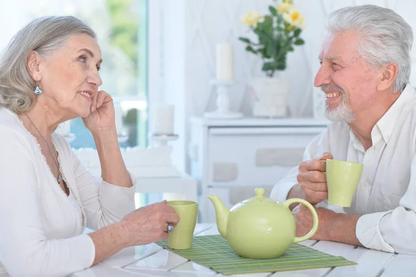 Gelukkige Senior Paar Drinken Thee — Stockfoto