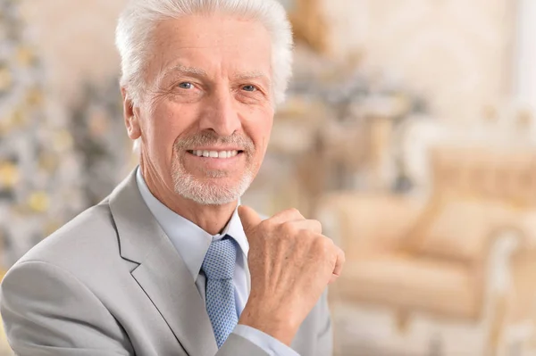 Portrait Senior Businessman Posing Blurred Festive Background — Stock Photo, Image