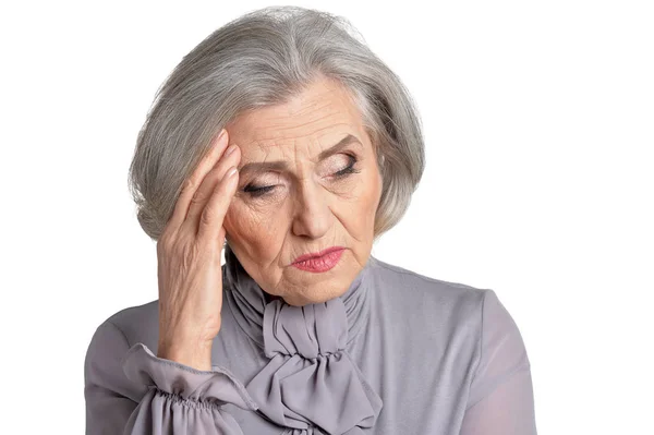 Старша жінка з головним болем — стокове фото