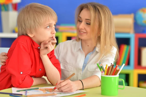 Sorridente madre e figlio — Foto Stock