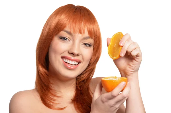 Retrato de uma menina bonito com uvas vermelhas — Fotografia de Stock