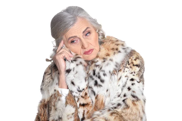 Triste Donna Anziana Posa Isolata Sfondo Bianco — Foto Stock