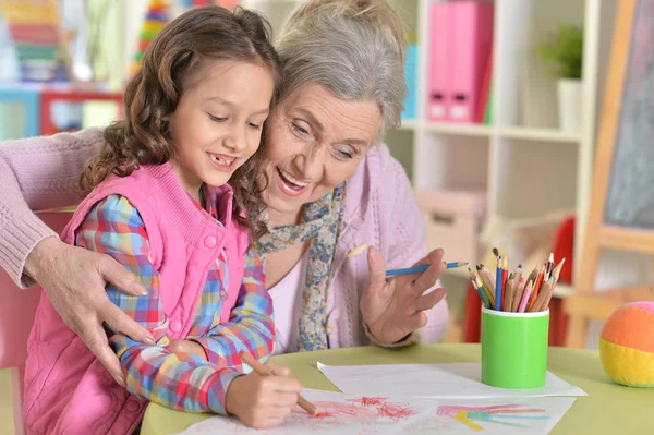 Portret Van Grootmoeder Kleindochter Die Samen Tekenen — Stockfoto