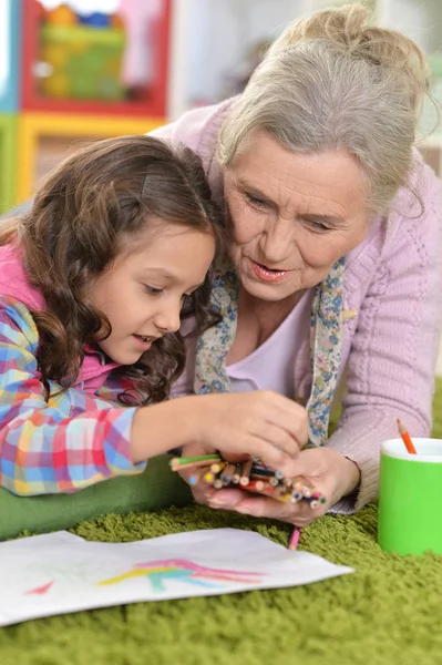 Mormor Och Barnbarn Ritning Tillsammans — Stockfoto