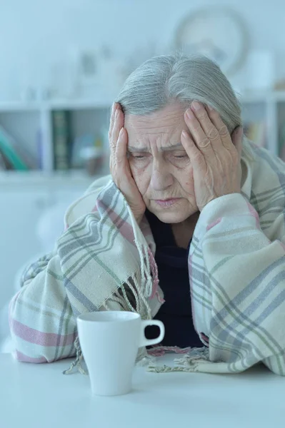 Mutter Mit Tochter Zeichnet Mit Buntstiften — Stockfoto