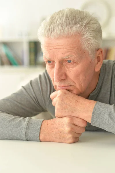 Närbild Porträtt Omtänksam Senior Man Hemma — Stockfoto