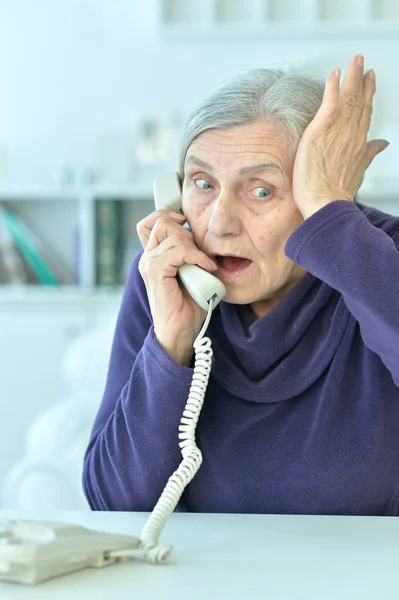 Sick Mature Woman Calling Doctor — Stock Photo, Image
