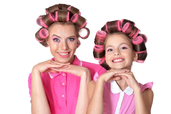 Mãe e pequena filha em encrespadores de cabelo — Fotografia de Stock