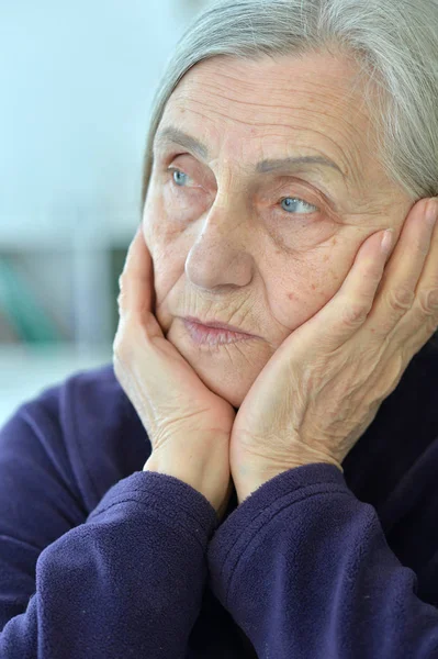 Gros Plan Portrait Femme Âgée Fatiguée — Photo