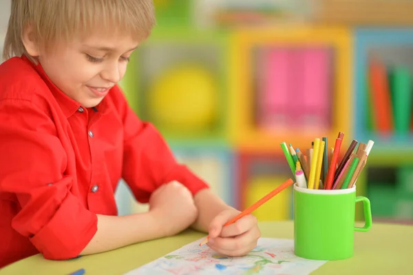 Portret Van Schattige Kleine Jongen Tekenen Met Potloden — Stockfoto