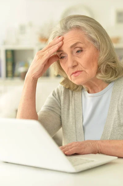 Senior Woman Sitting Table Laptop — Stock Photo, Image