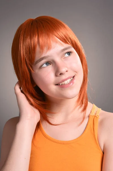 Studio Poz Kızıl Saçlı Sevimli Kız Portresi — Stok fotoğraf