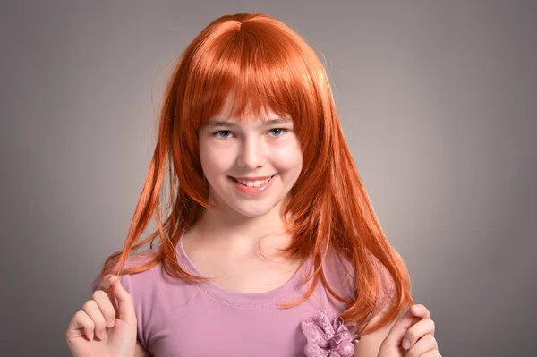 Retrato Menina Bonito Com Cabelo Vermelho Posando — Fotografia de Stock