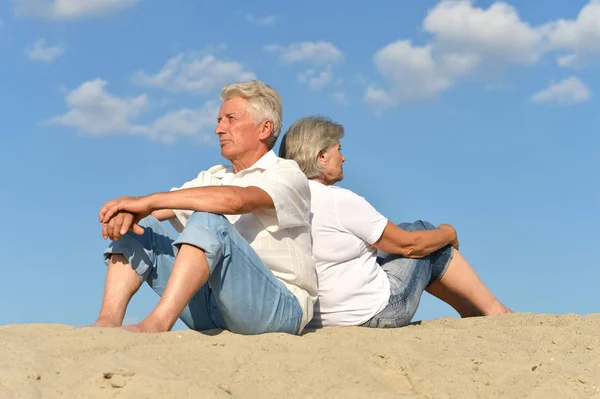 Portrait Beautiful Happy Elderly Couple Resting Beach — Stock Photo, Image