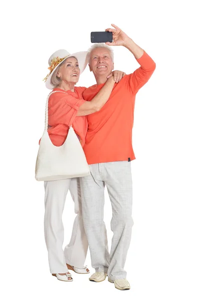 Retrato Una Feliz Pareja Ancianos Tomando Foto Selfie Fondo Blanco — Foto de Stock