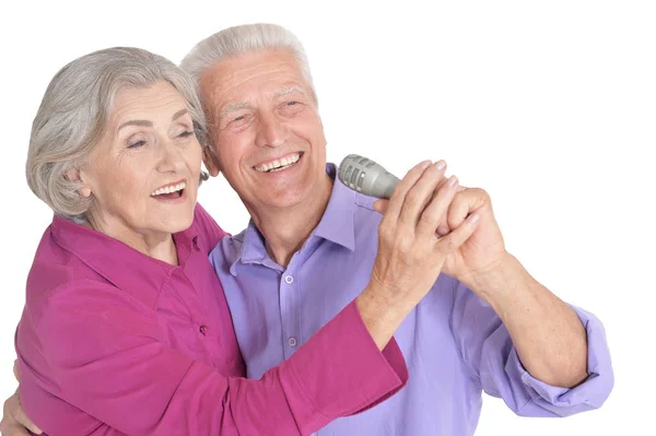 Pareja Mayor Cantando Karaoke Aislado Sobre Fondo Blanco —  Fotos de Stock