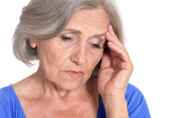 Porträt Einer Seniorin Mit Kopfschmerzen Isoliert Auf Weißem Hintergrund — Stockfoto