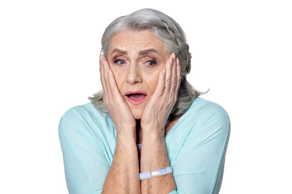 Ritratto Una Bella Donna Anziana Triste Isolata Sfondo Bianco — Foto Stock